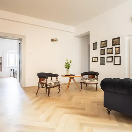 Artieri Suites, Piazza Maggiore